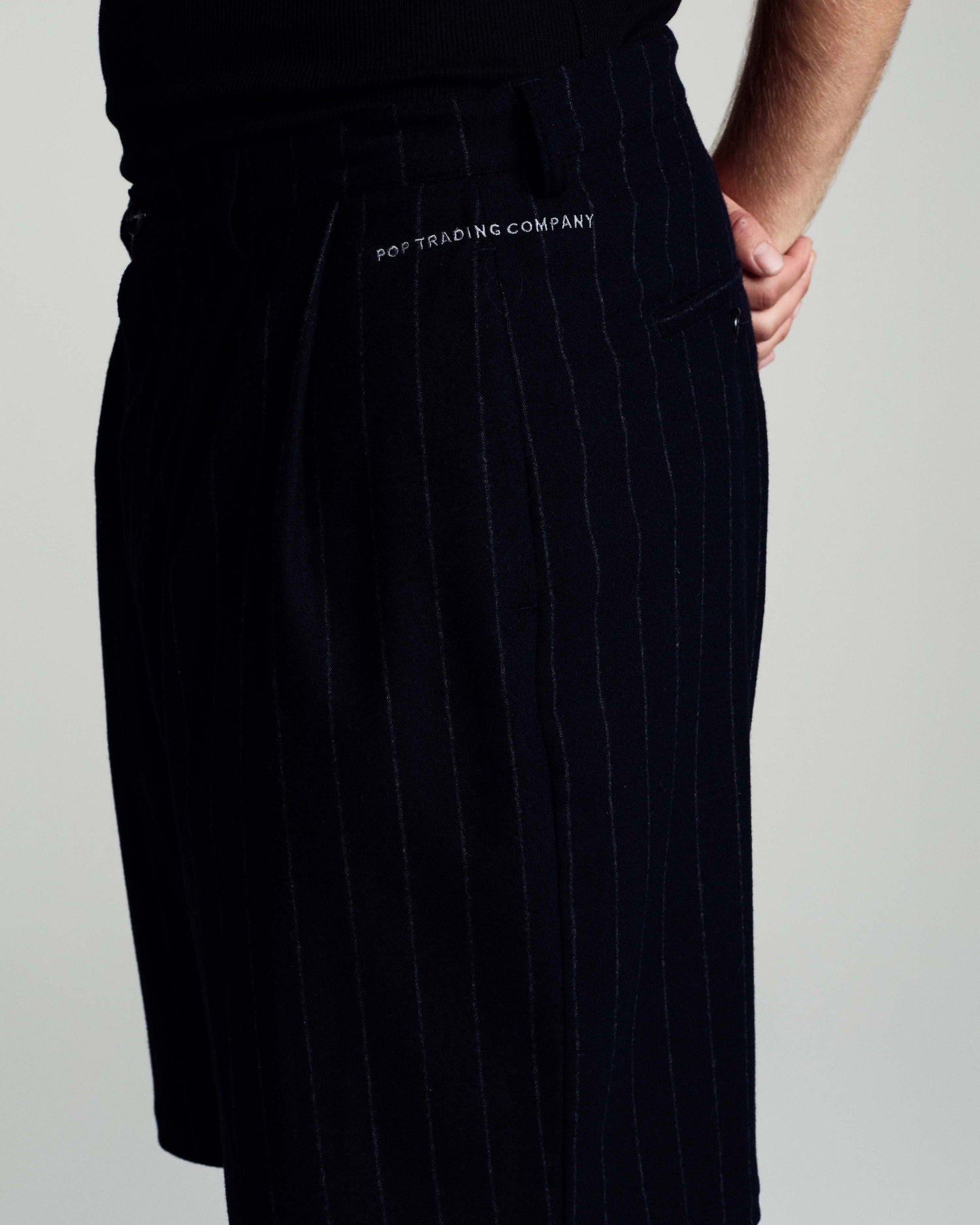 Pop Pinstripe Suit Short Navy/Grey
