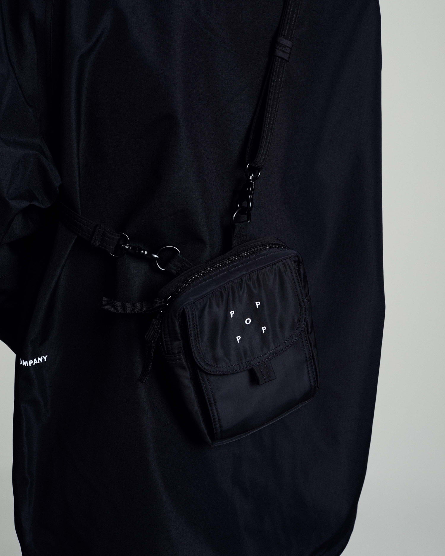 Pop Side Passport Pouch Black